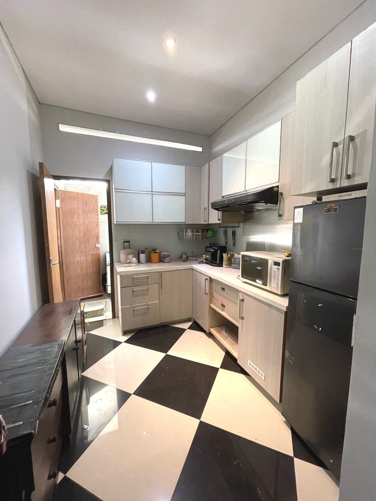 Rumah Cantik di Ciputat Timur dengan 3+1 Kamar Tidur dan 3+1 Kamar Mandi + Terdapat Kitchen Set di dalamnya.