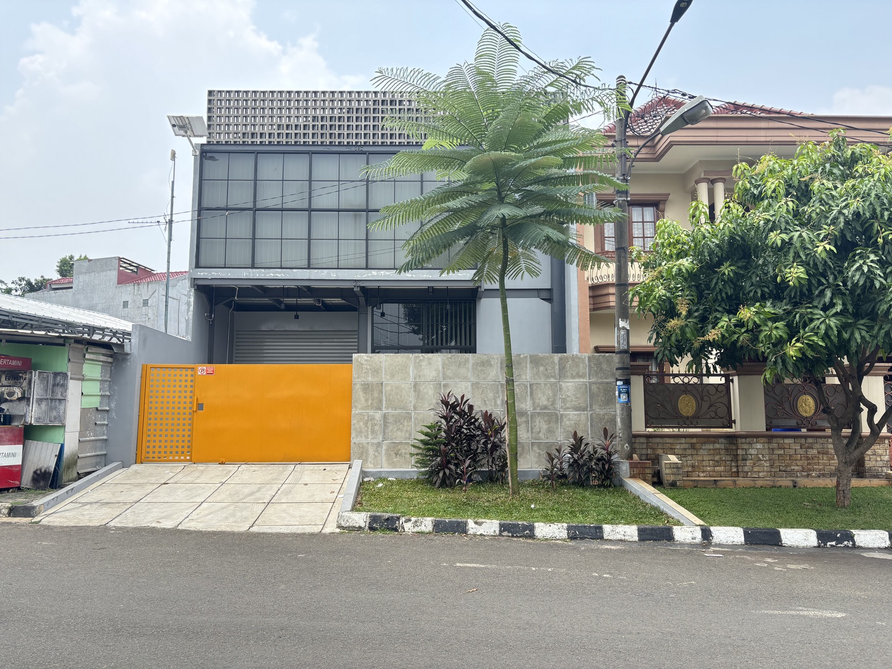 Gudang Luas 220m2 di Jl. Raya Cendana Limus Pratama Cileungsi