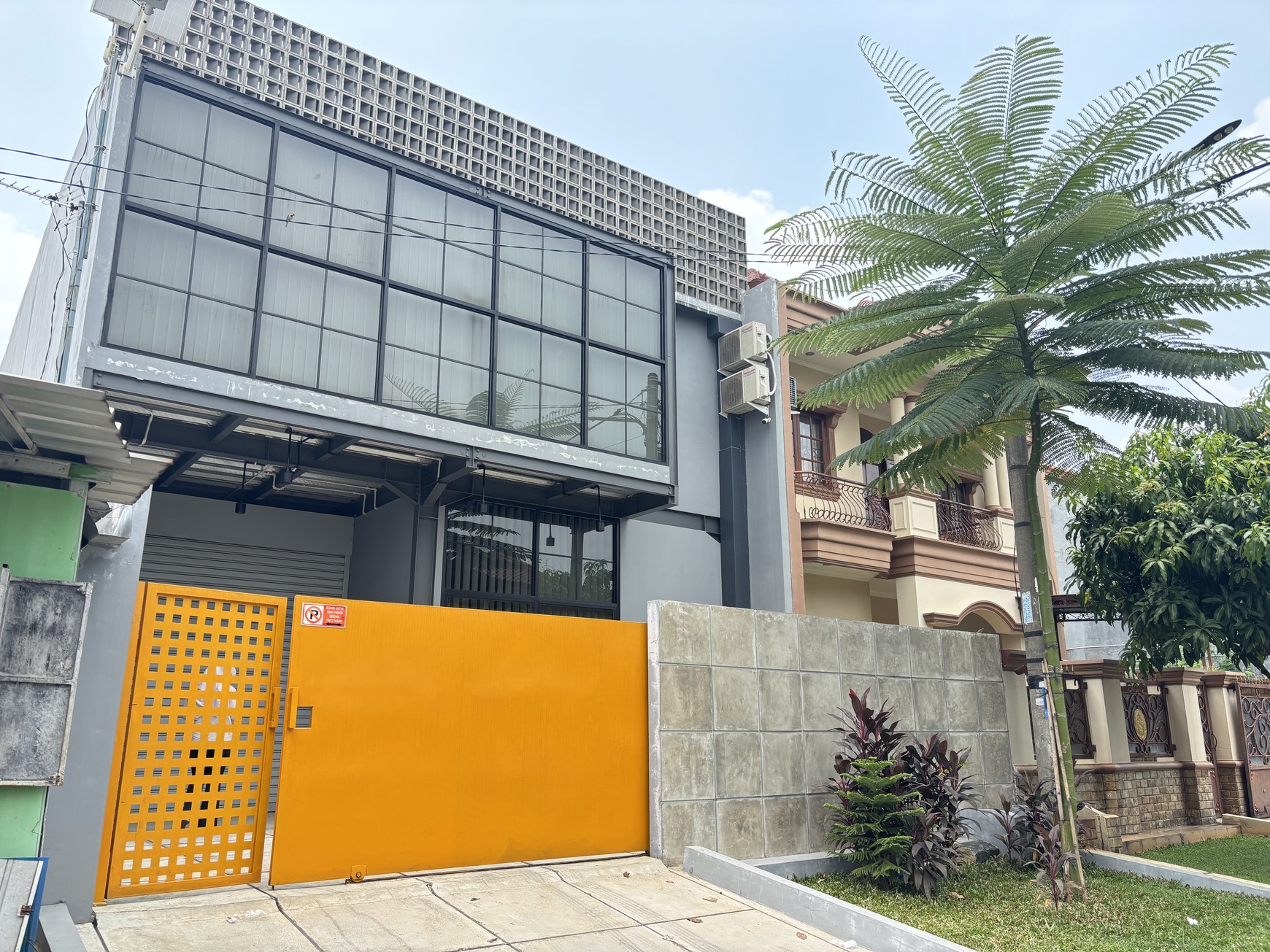 Gudang Luas 220m2 di Jl. Raya Cendana Limus Pratama Cileungsi