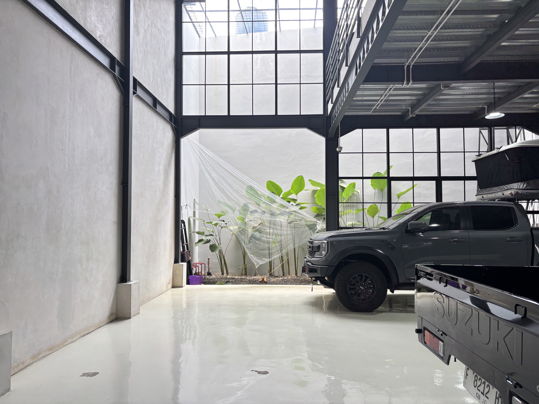 Gudang Luas 220m2 di Jl. Raya Cendana Limus Pratama Cileungsi