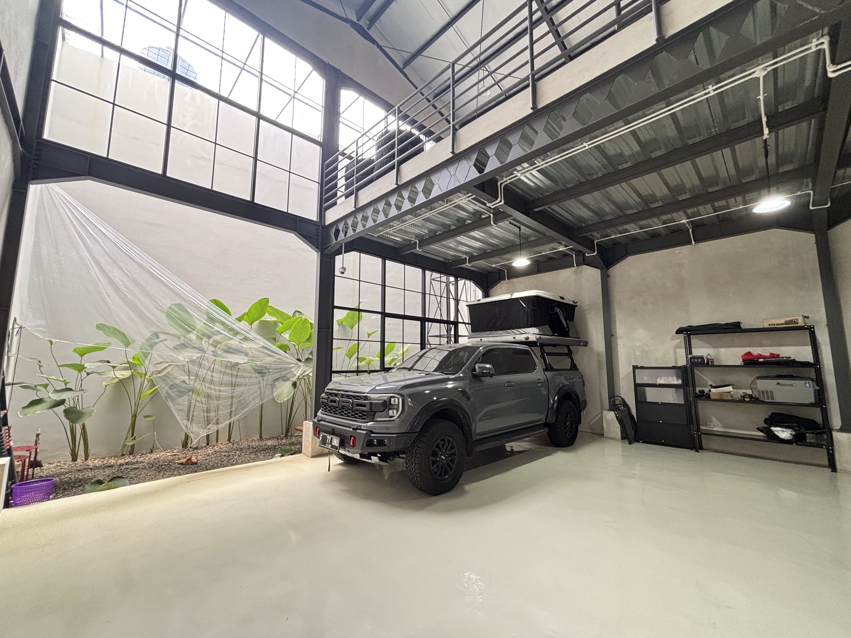 Gudang Luas 220m2 di Jl. Raya Cendana Limus Pratama Cileungsi