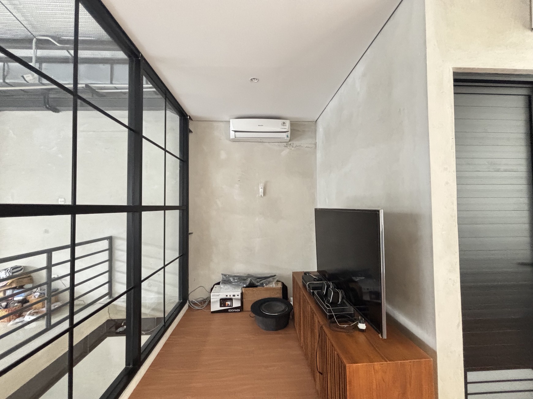 Gudang Luas 220m2 di Jl. Raya Cendana Limus Pratama Cileungsi