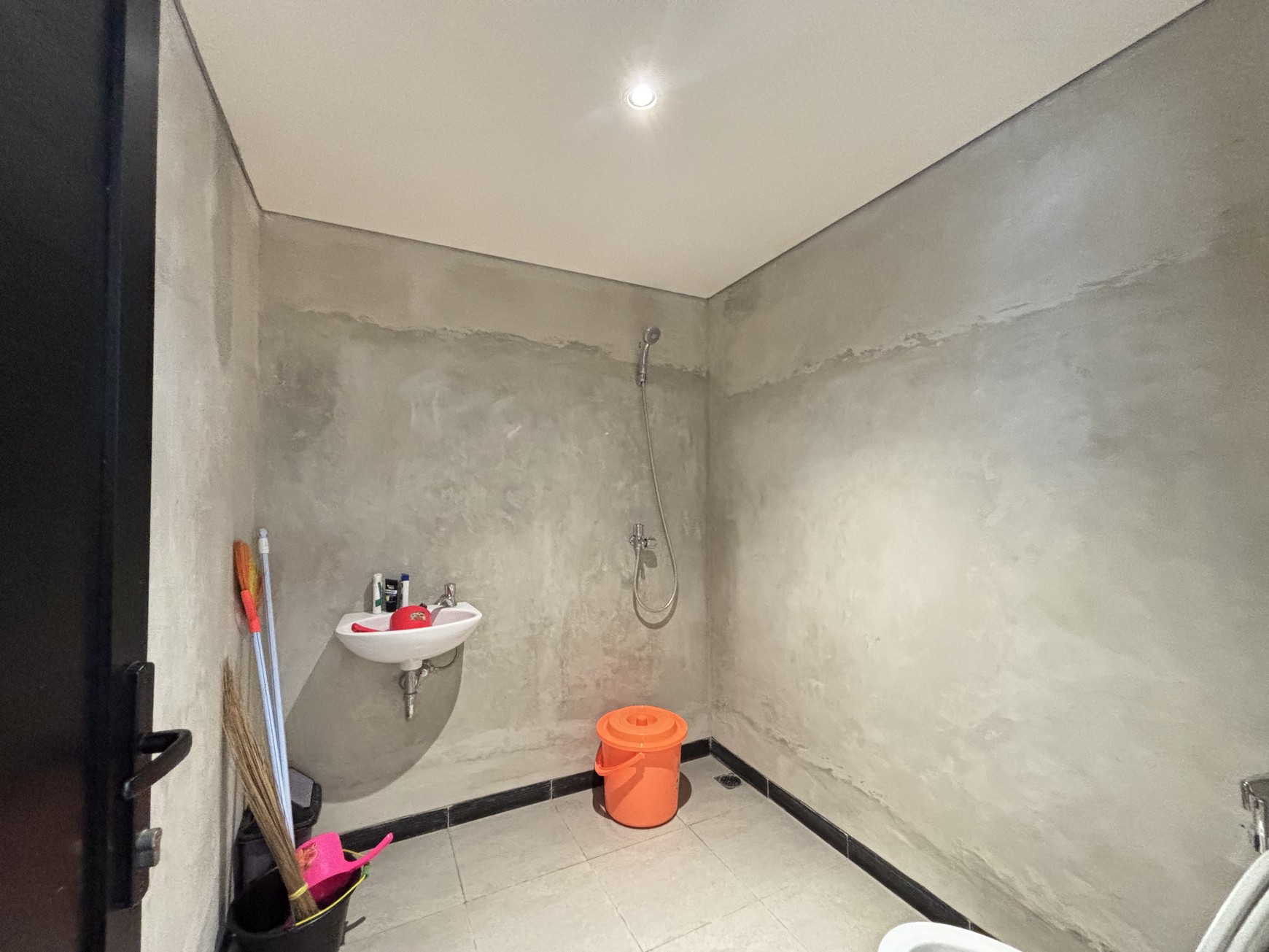 Gudang Luas 220m2 di Jl. Raya Cendana Limus Pratama Cileungsi