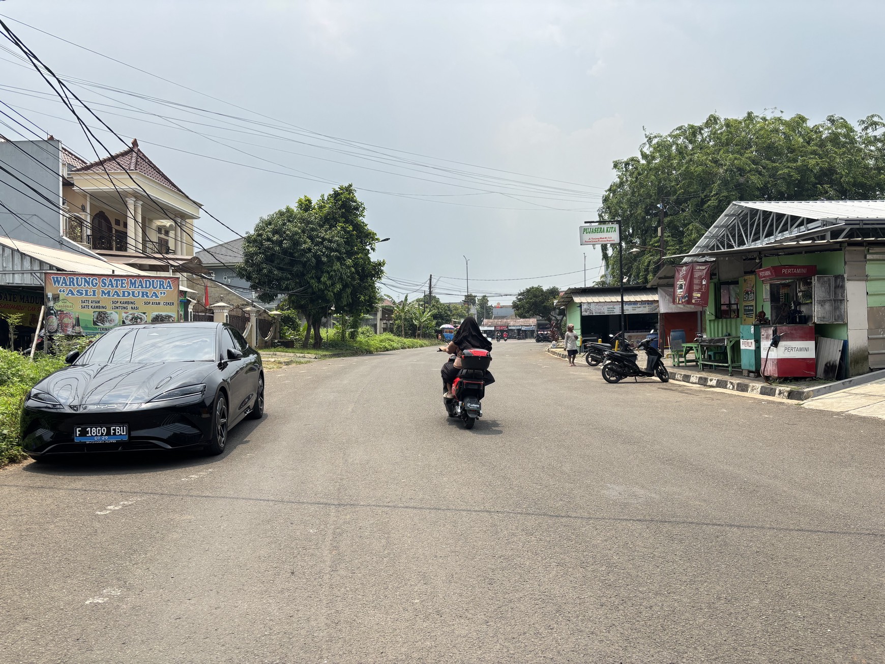 Gudang Luas 220m2 di Jl. Raya Cendana Limus Pratama Cileungsi