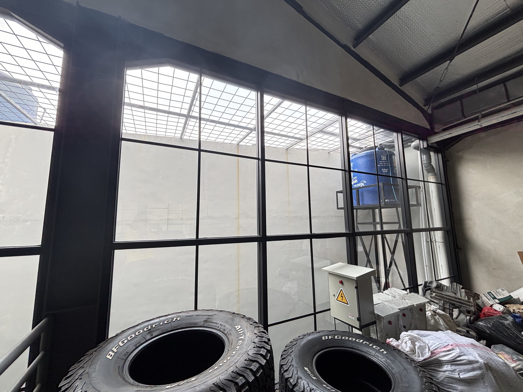 Gudang Luas 220m2 di Jl. Raya Cendana Limus Pratama Cileungsi