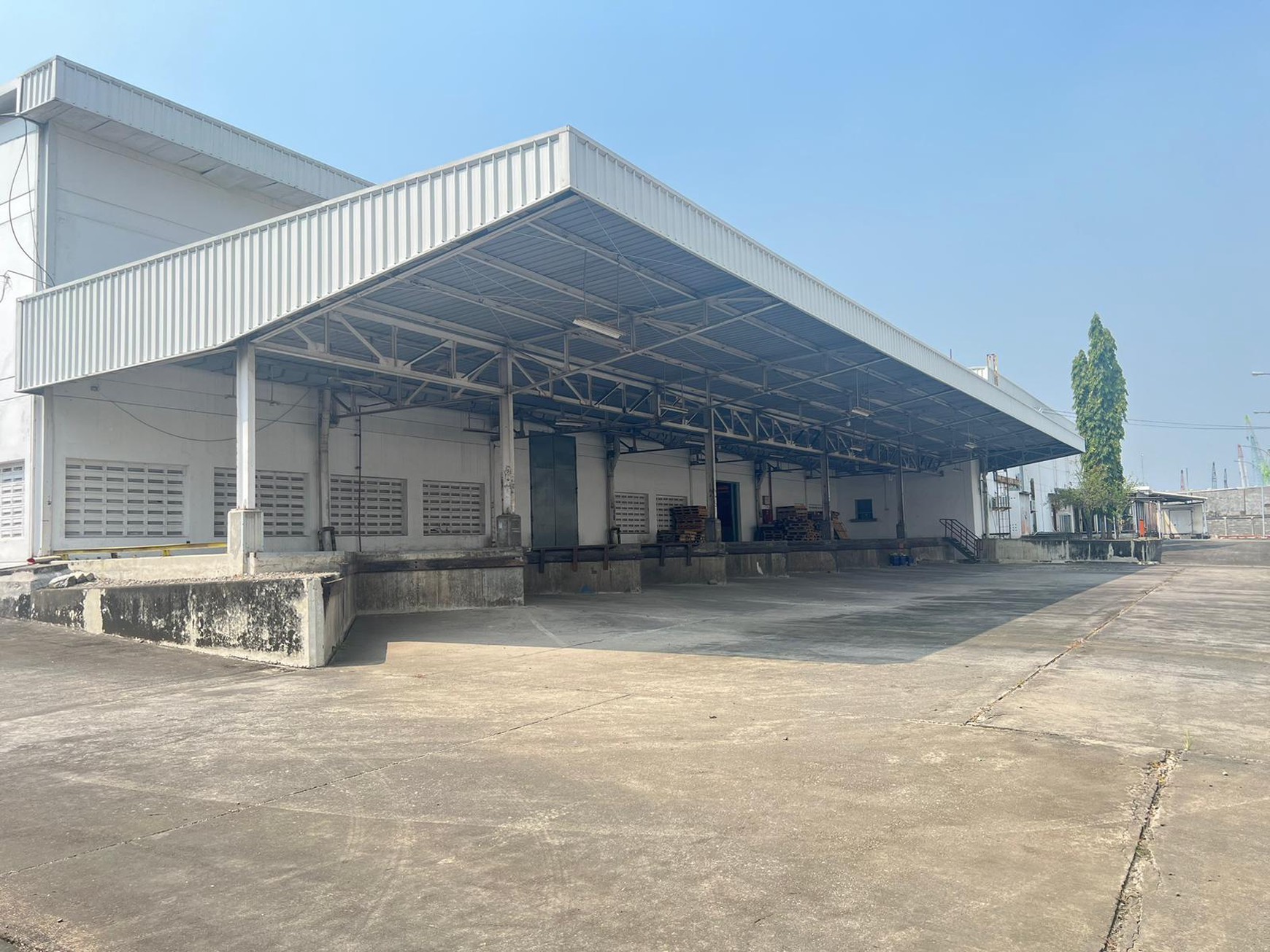 DISEWA Gudang Siap Pakai Fasilitas Loading Dock di Margomulyo Surabaya