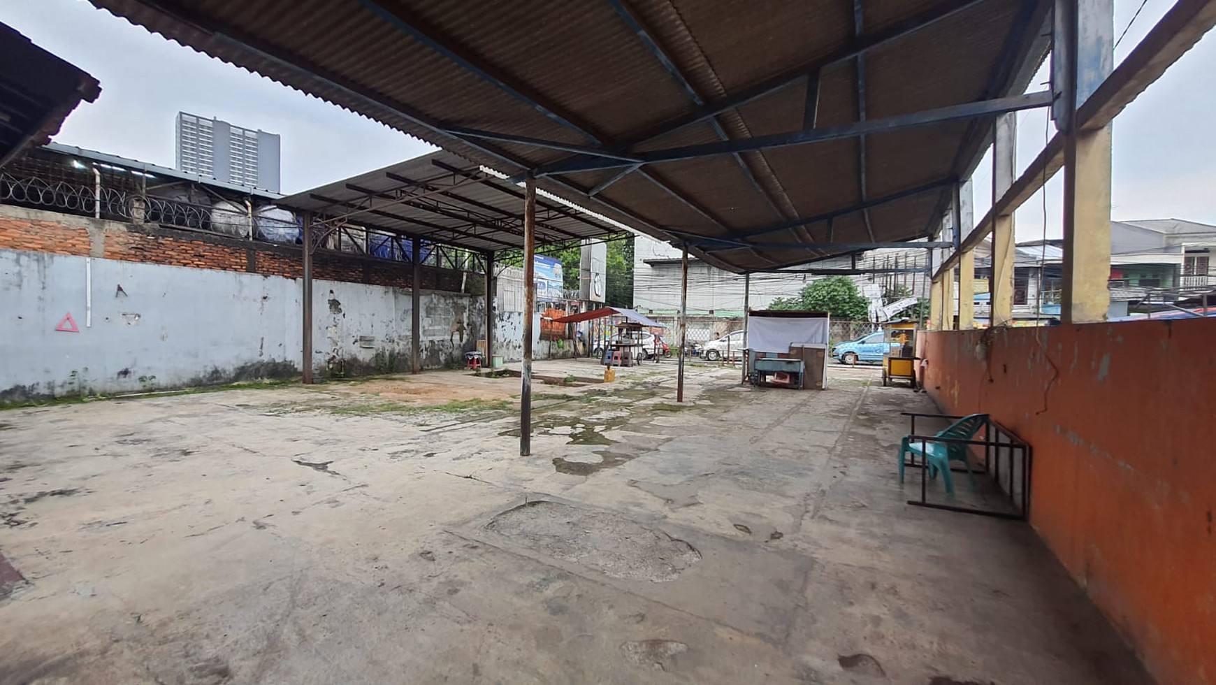 Disewa Kavling Lokasi Strategis dengan Luas Tanah 429 m2 ada bangunan 50 m2 Surat SHM
