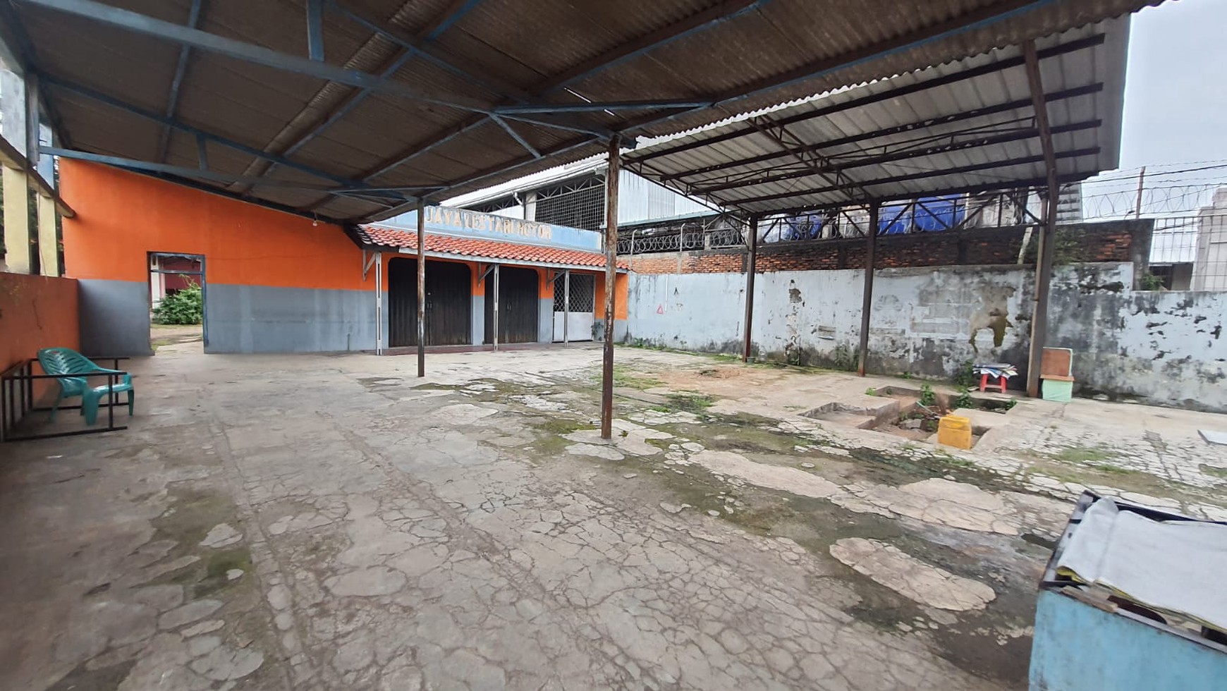 Disewa Kavling Lokasi Strategis dengan Luas Tanah 429 m2 ada bangunan 50 m2 Surat SHM