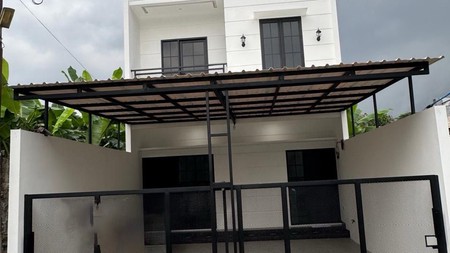 Rumah 2 Lantai Siap Huni di Pondok Ranji dengan KT 3+1 KM 3+1 Surat SHM Granit Hunian Nyaman dan Asri