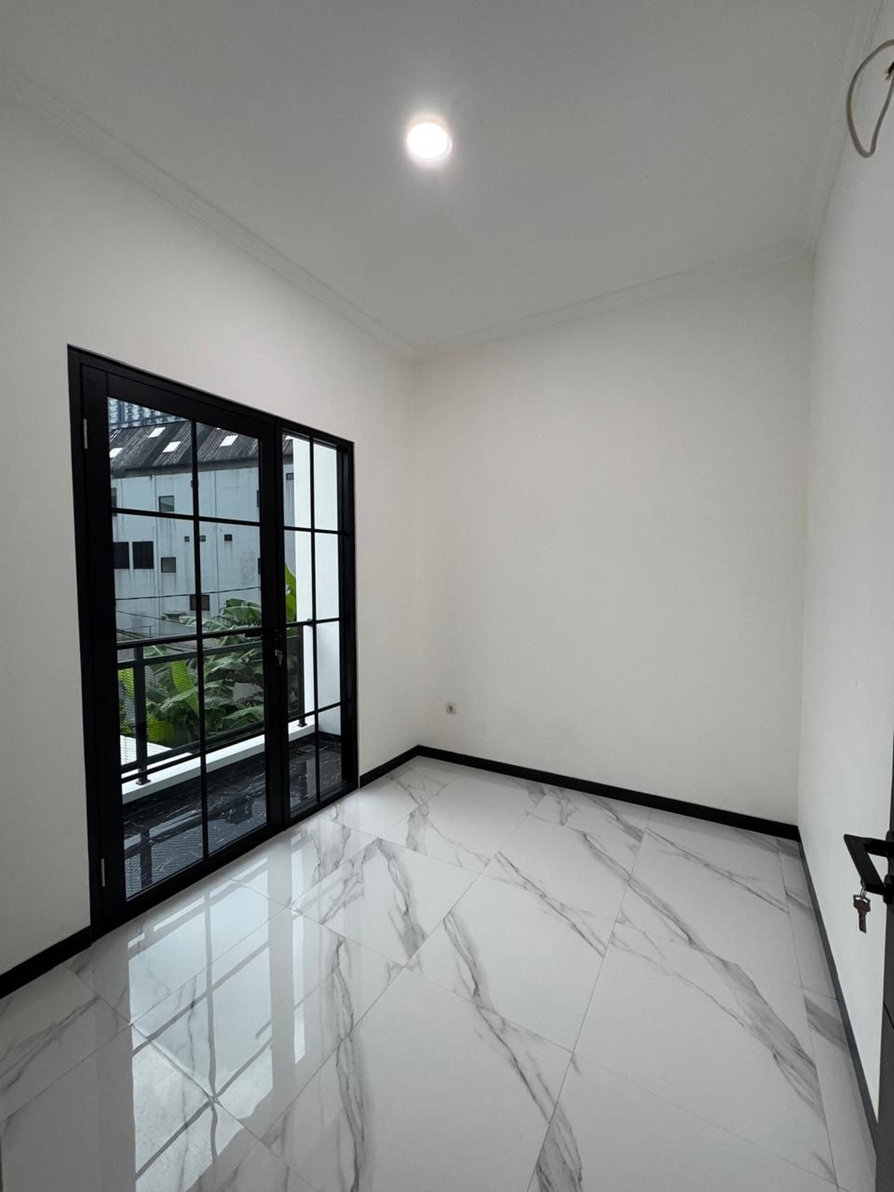 Rumah 2 Lantai Siap Huni di Pondok Ranji dengan KT 3+1 KM 3+1 Surat SHM Granit Hunian Nyaman dan Asri