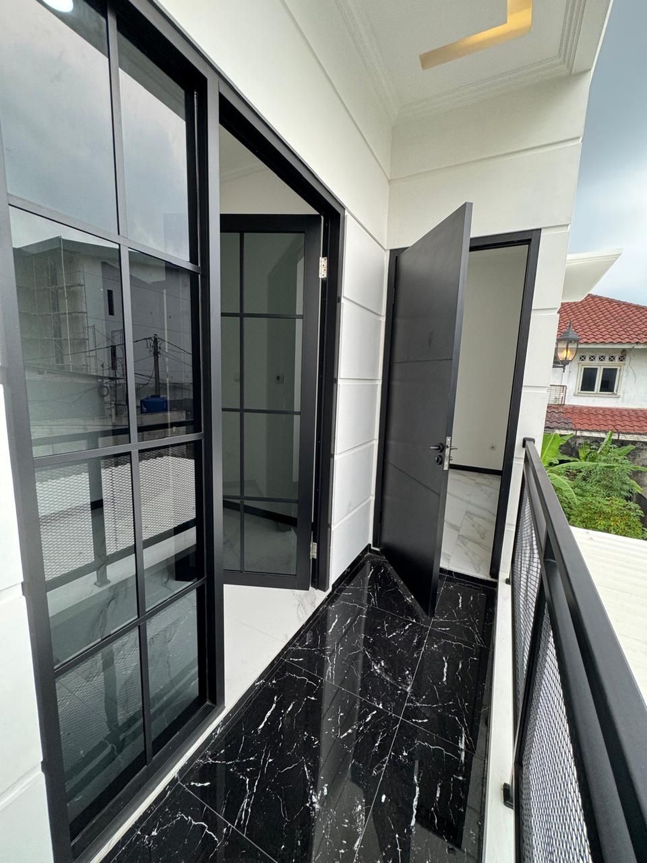 Rumah 2 Lantai Siap Huni di Pondok Ranji dengan KT 3+1 KM 3+1 Surat SHM Granit Hunian Nyaman dan Asri