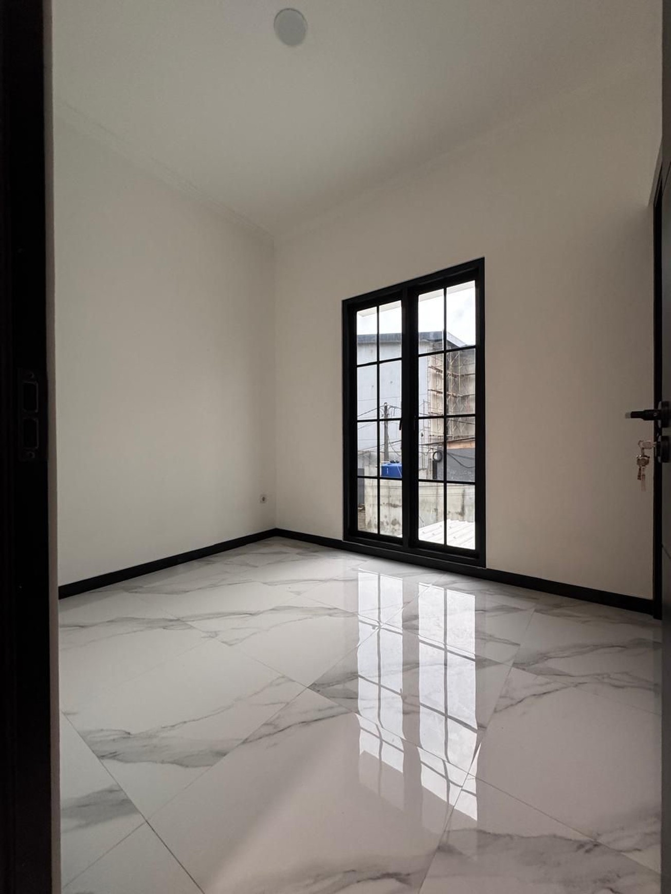 Rumah 2 Lantai Siap Huni di Pondok Ranji dengan KT 3+1 KM 3+1 Surat SHM Granit Hunian Nyaman dan Asri