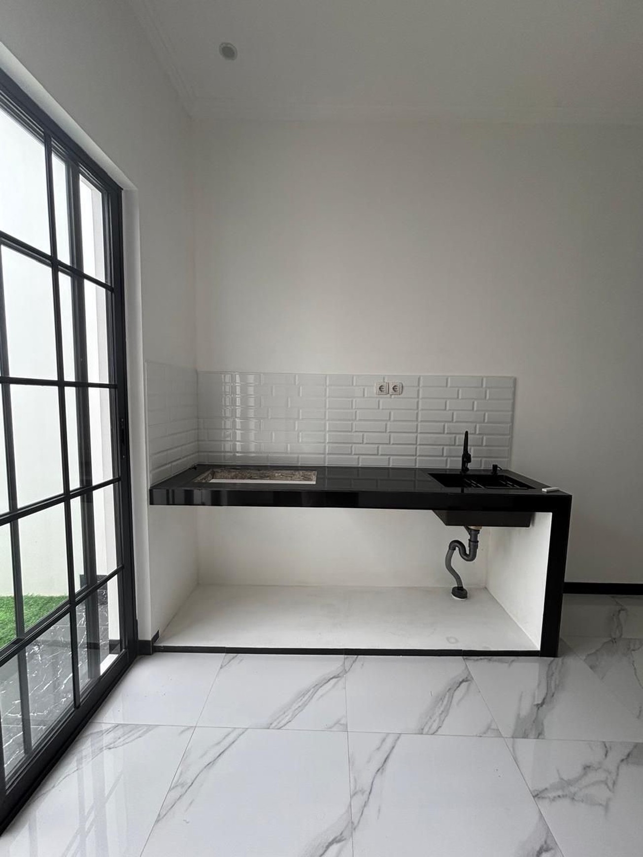 Rumah 2 Lantai Siap Huni di Pondok Ranji dengan KT 3+1 KM 3+1 Surat SHM Granit Hunian Nyaman dan Asri