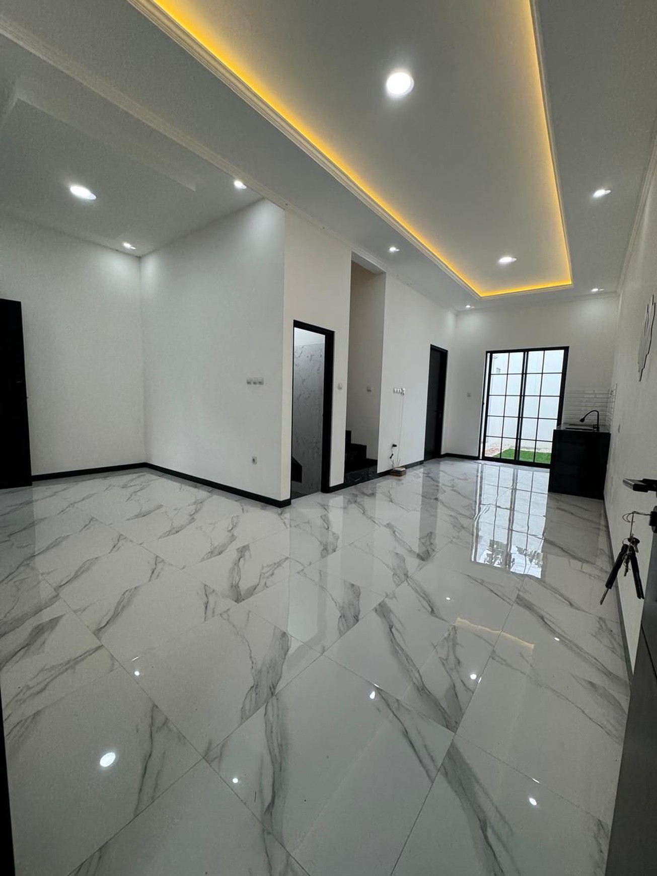Rumah 2 Lantai Siap Huni di Pondok Ranji dengan KT 3+1 KM 3+1 Surat SHM Granit Hunian Nyaman dan Asri