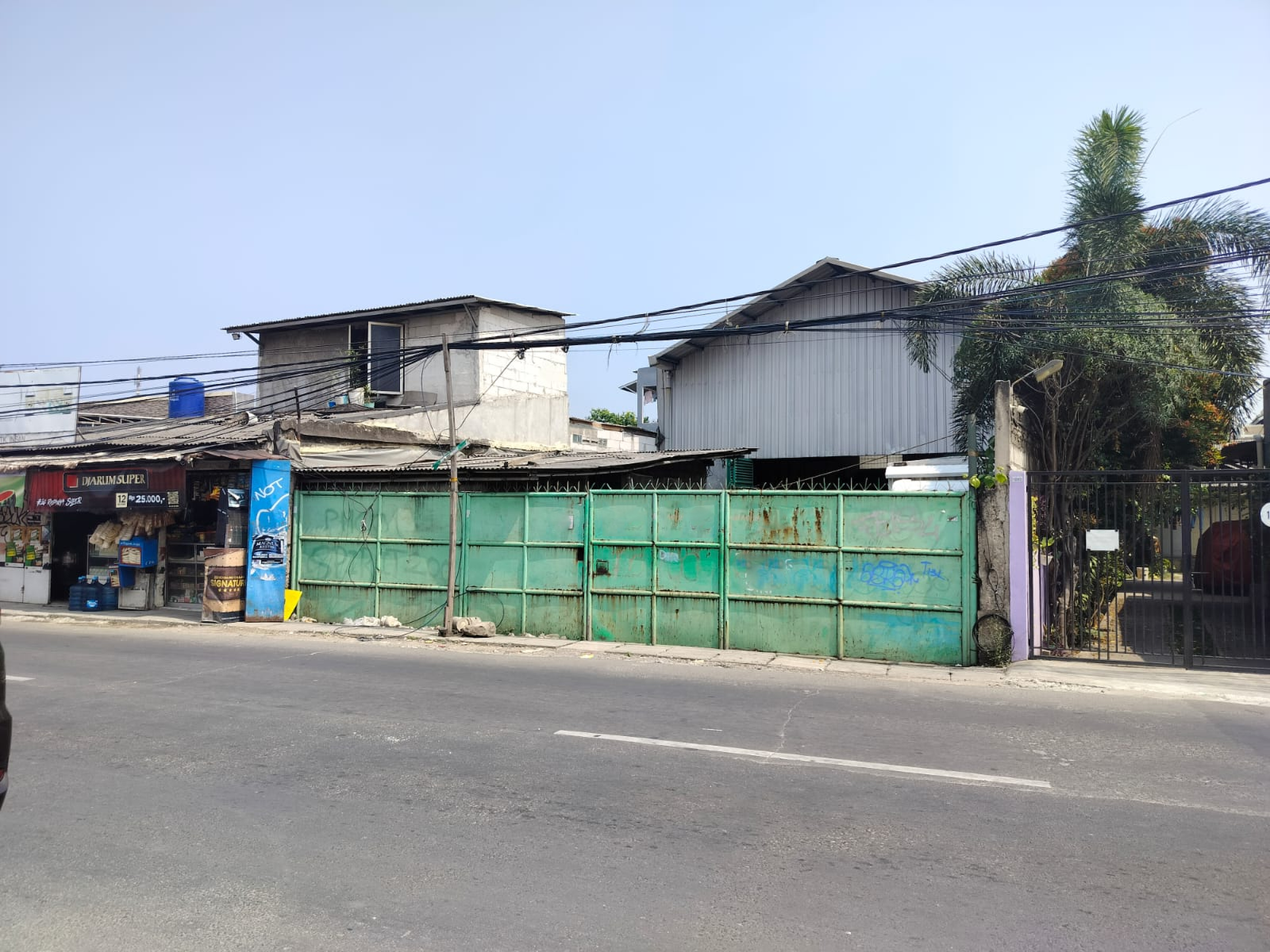 Gudang Strategis, Posisi Pinggir Jalan di Cipondoh, Tangerang