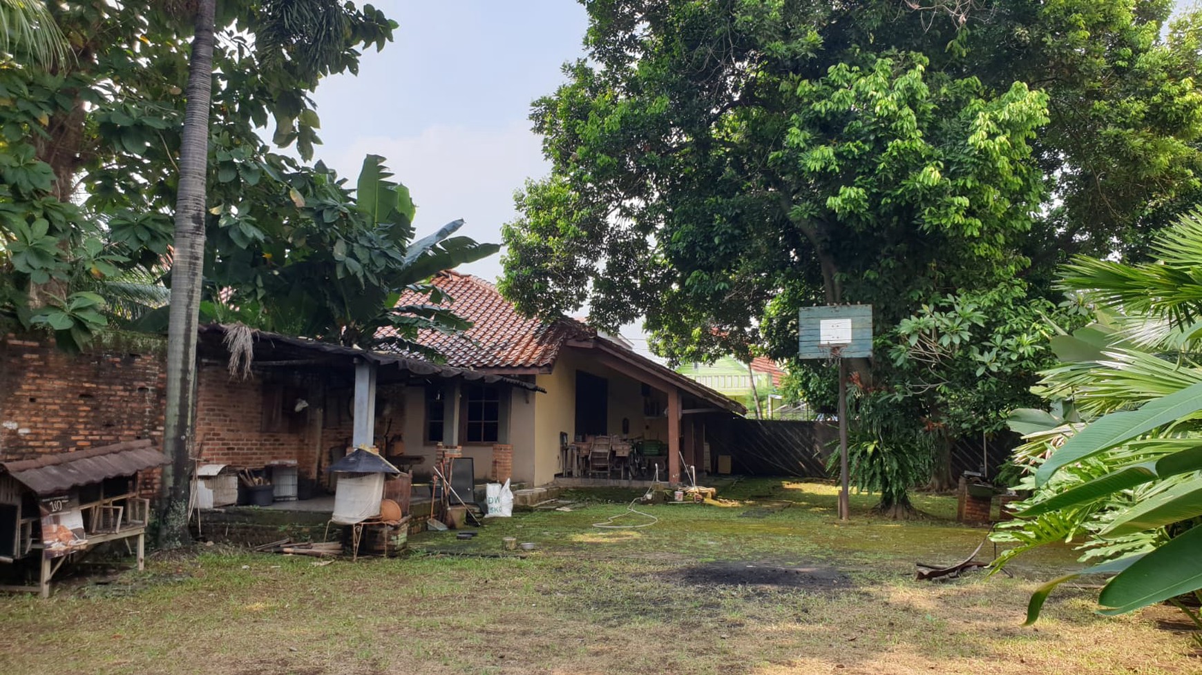 Jual Rumah taman yg luas Dekat Pintu Toll Pasar Minggu Jakarta Selatan