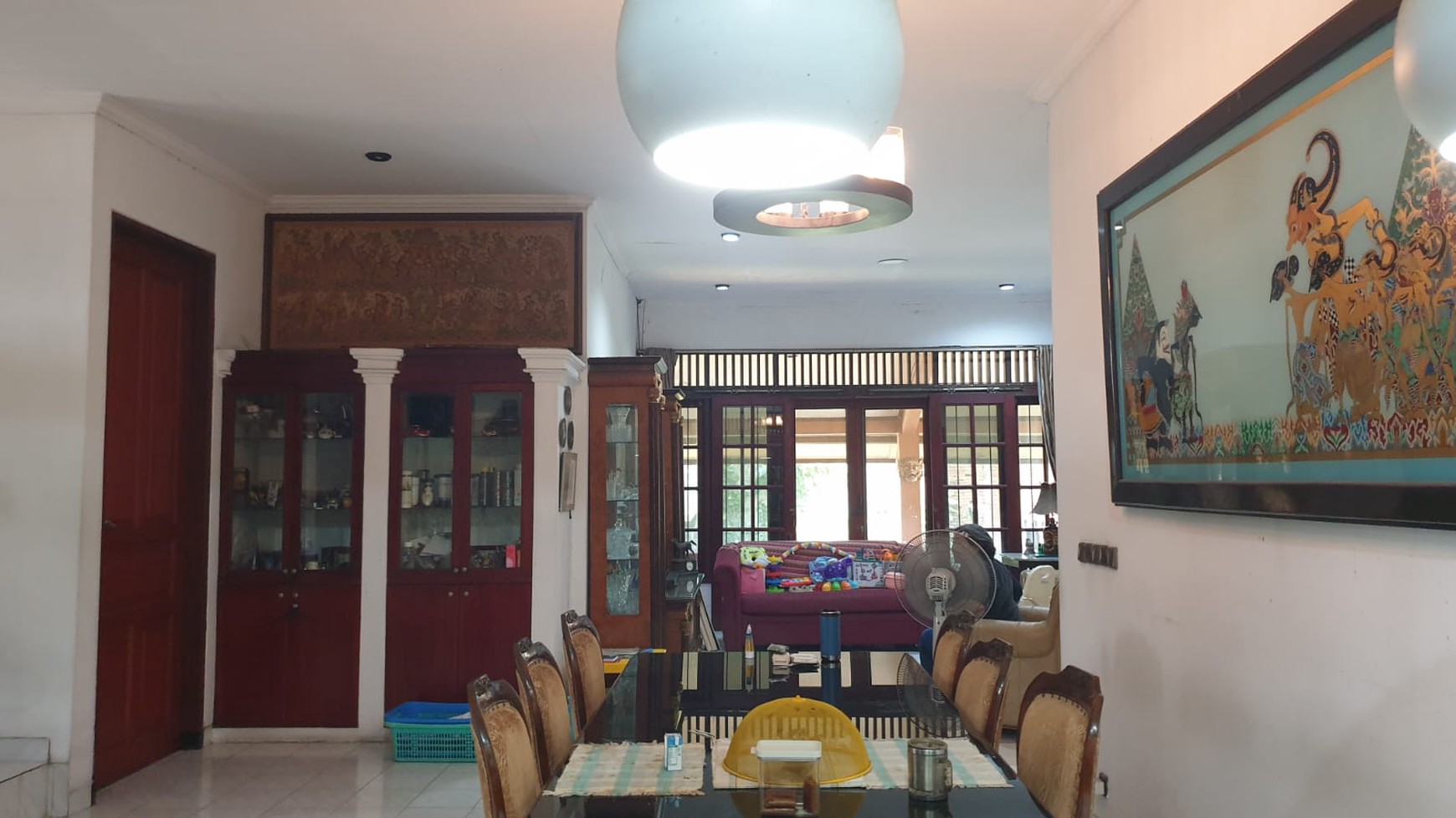 Jual Rumah taman yg luas Dekat Pintu Toll Pasar Minggu Jakarta Selatan