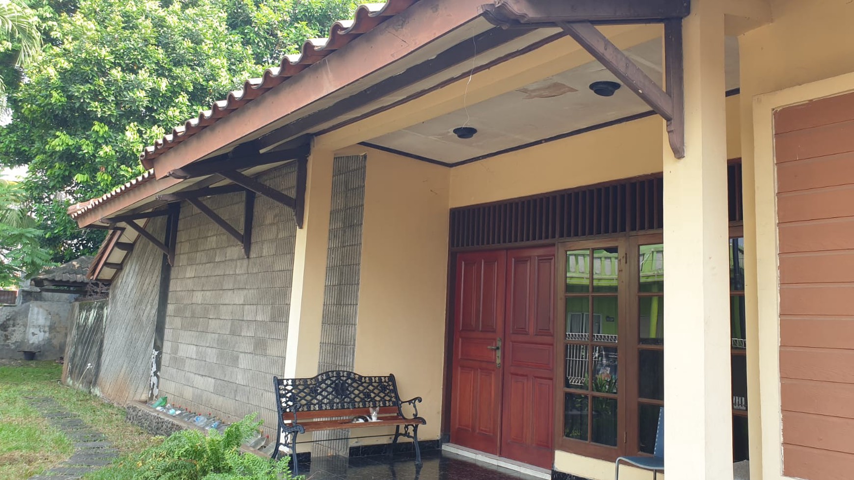 Jual Rumah taman yg luas Dekat Pintu Toll Pasar Minggu Jakarta Selatan