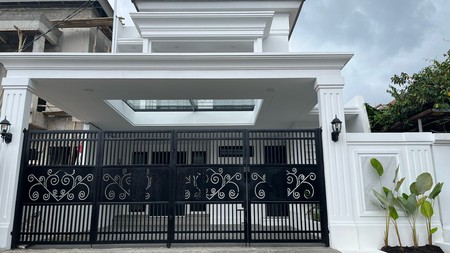 Brand New Rumah 2 Lantai Dalam Komplek Mega Cinere Akses Mudah ke Tol