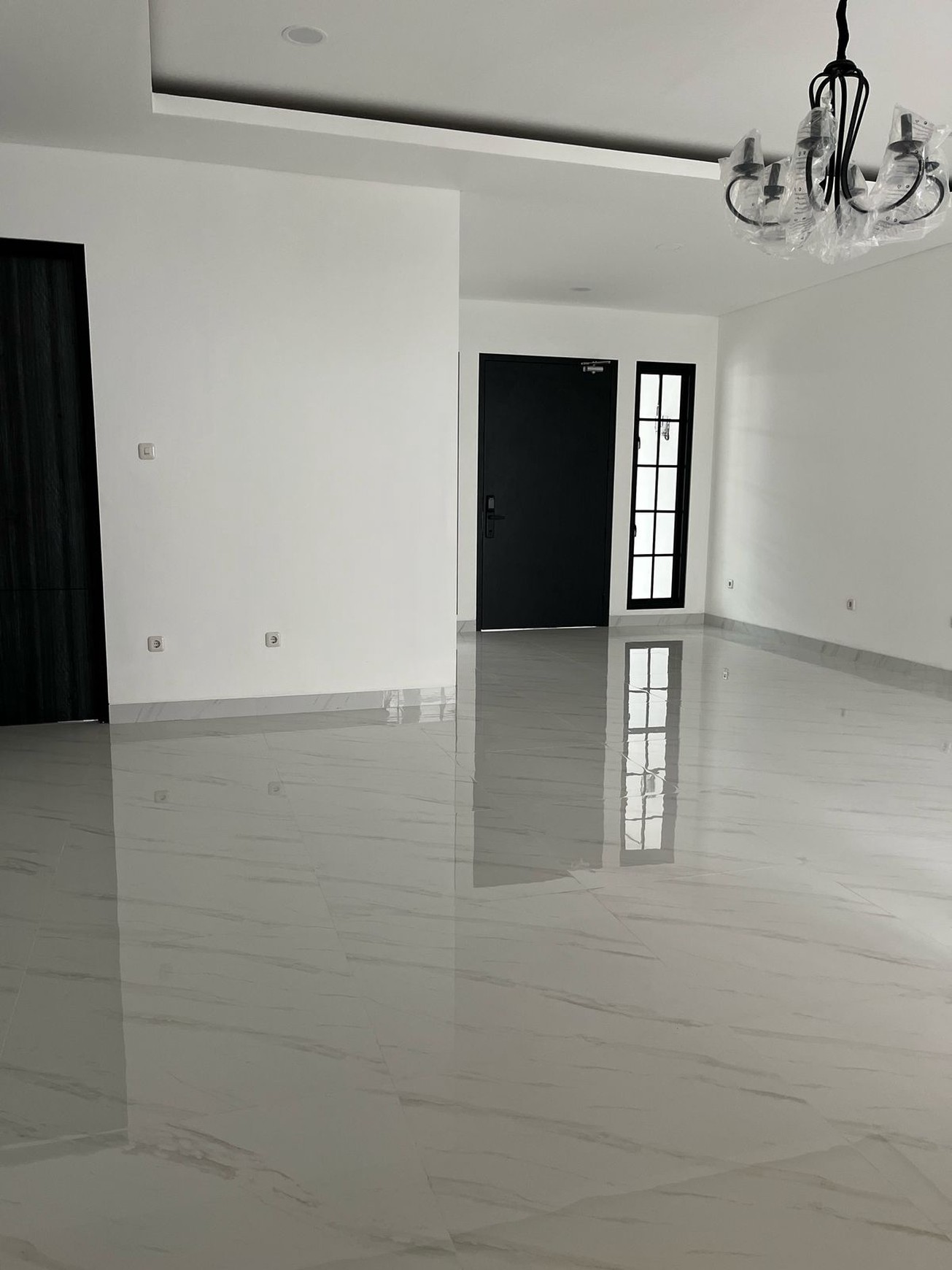 Brand New Rumah 2 Lantai Dalam Komplek Mega Cinere Akses Mudah ke Tol