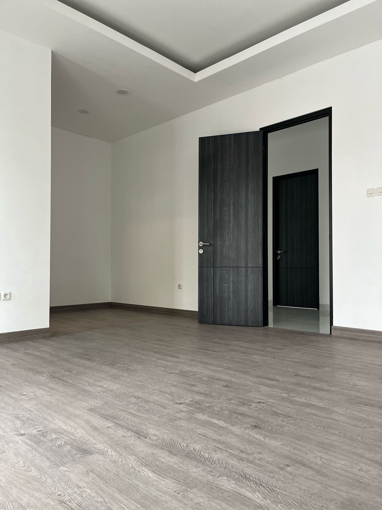 Brand New Rumah 2 Lantai Dalam Komplek Mega Cinere Akses Mudah ke Tol