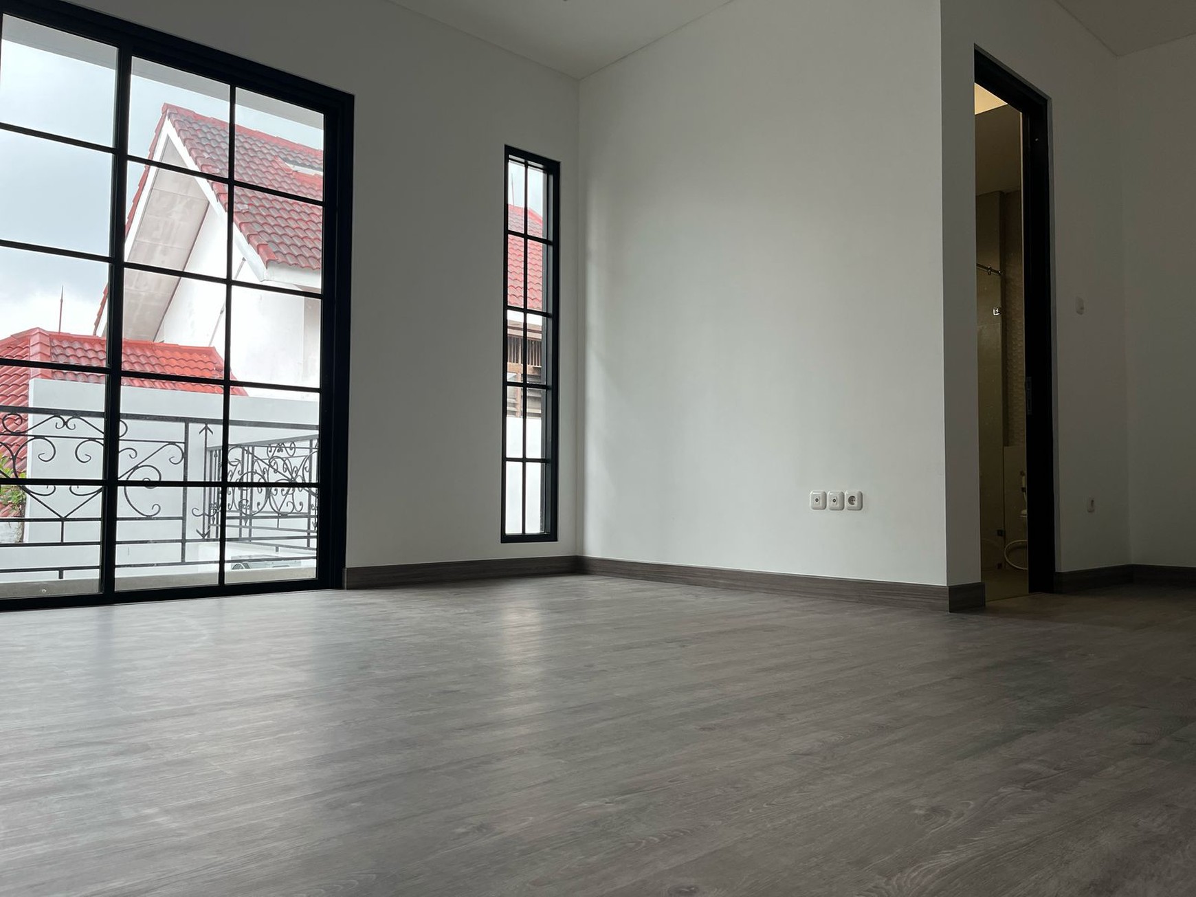 Brand New Rumah 2 Lantai Dalam Komplek Mega Cinere Akses Mudah ke Tol