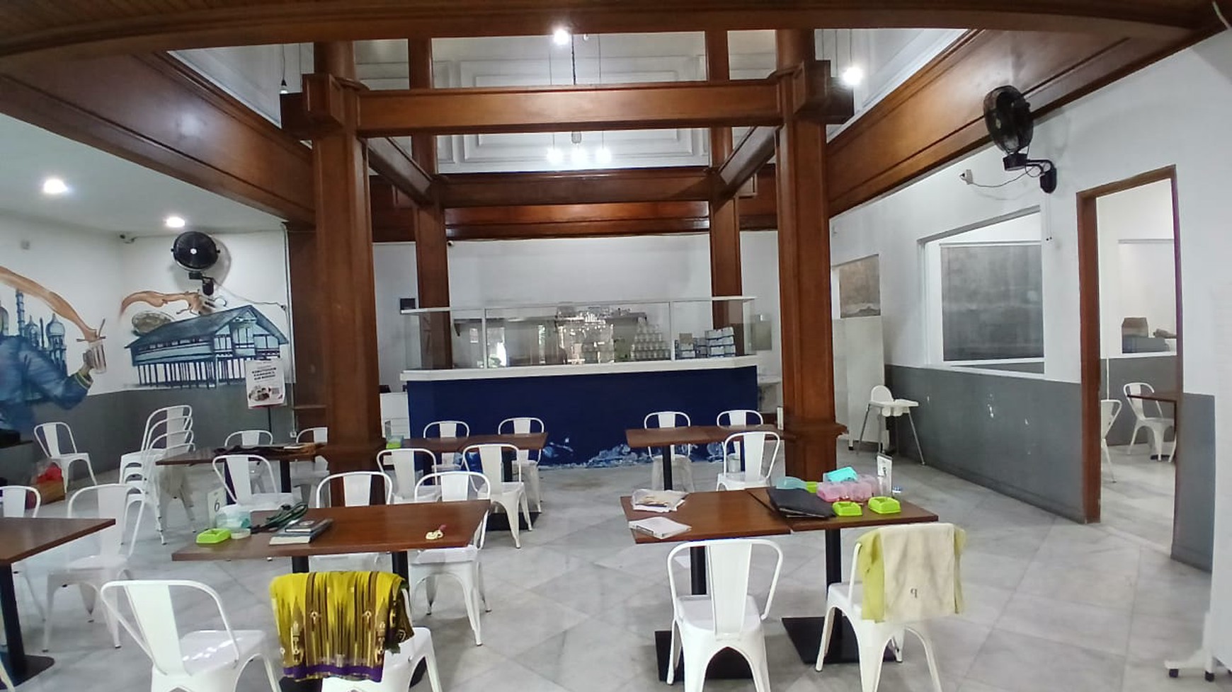 DISEWAKAN RUANG USAHA eks Resto, Strategis, Bangunan Unik, Pinggir jalan Lb Bulus, dekat MRT FATMAWATI