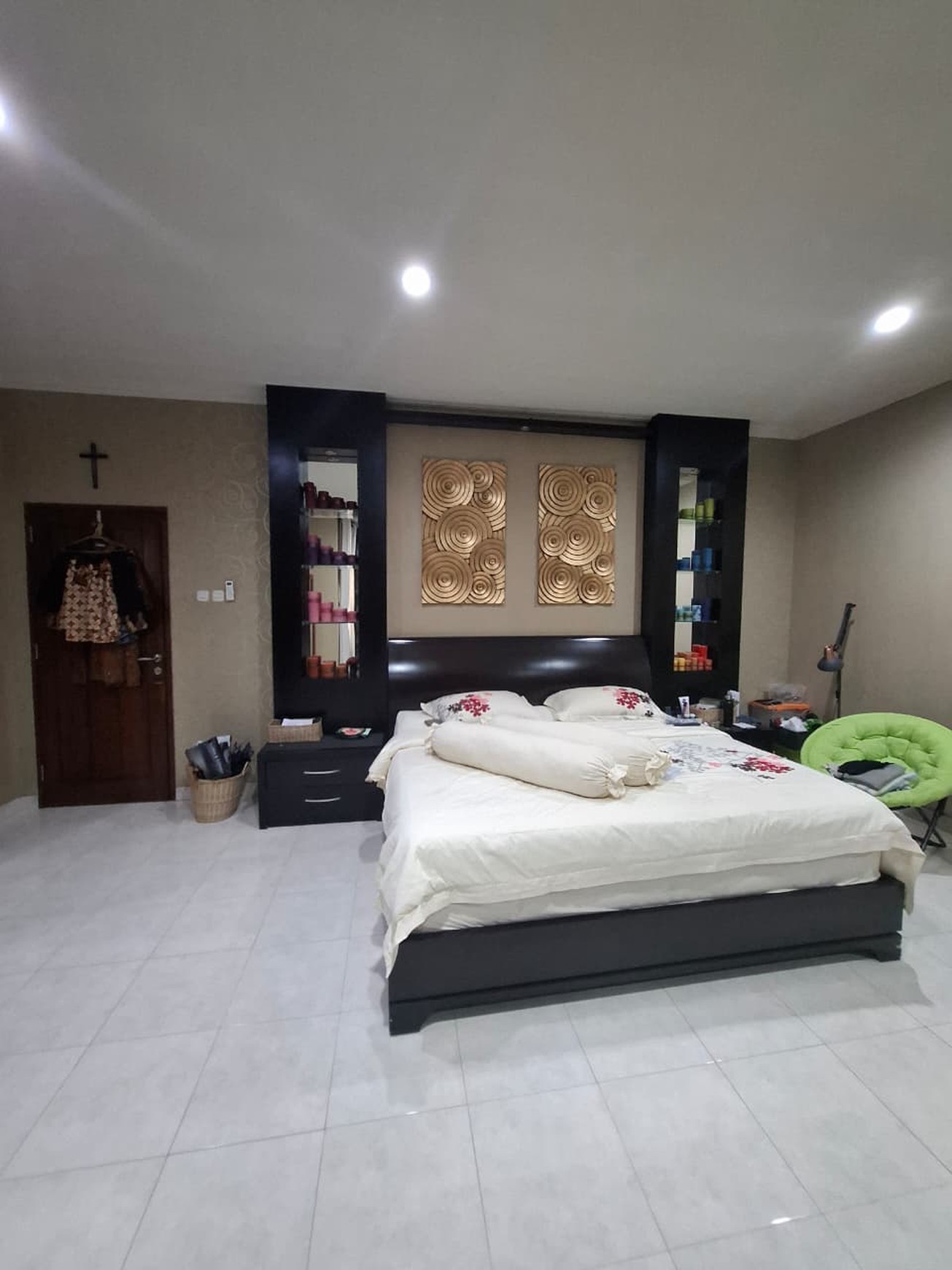 Rumah Mewah Furnish Dalam Perum Dijalan Ringroad Utara, Maguwoharjo, Depok, Sleman
