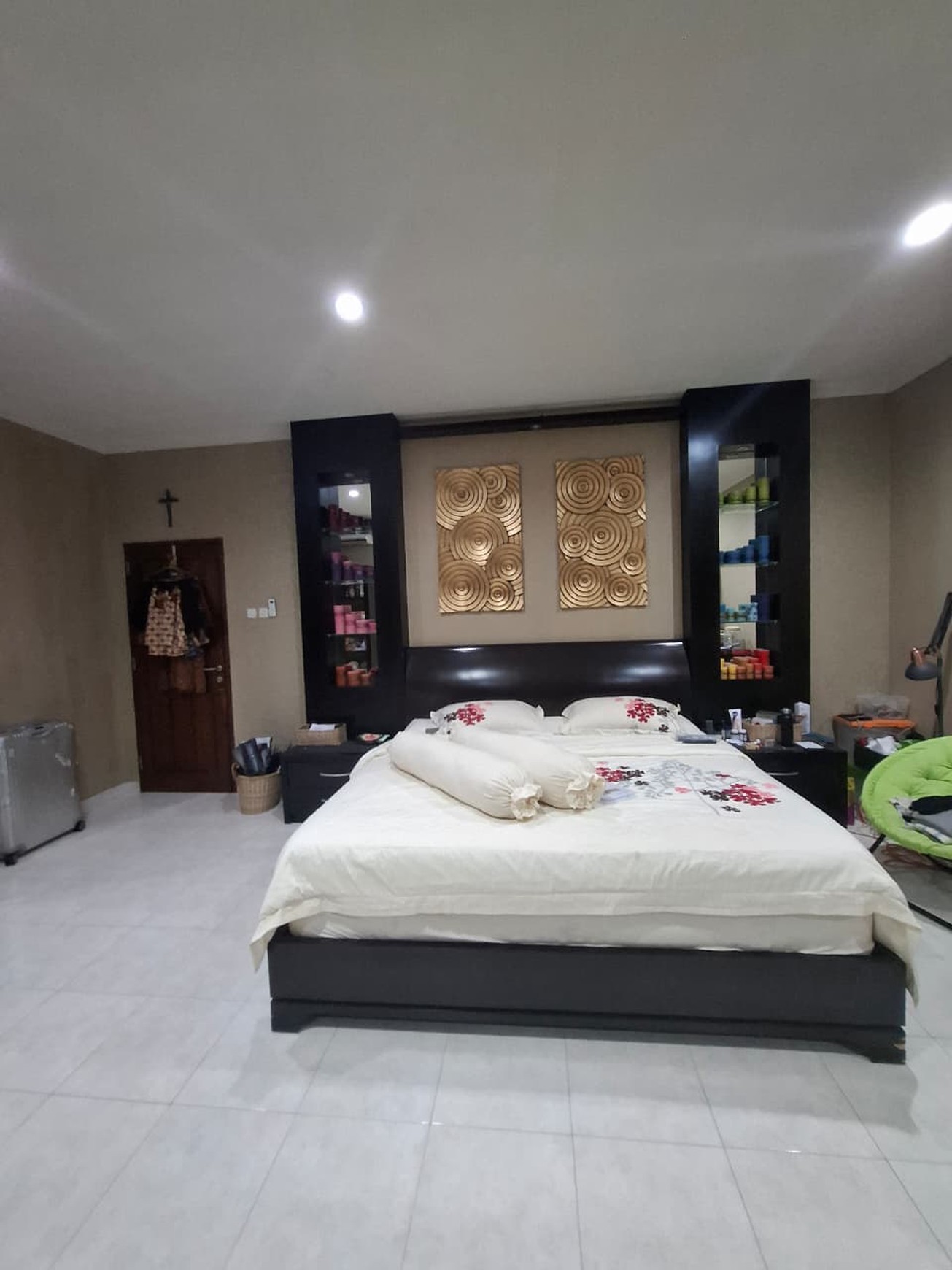 Rumah Mewah Furnish Dalam Perum Dijalan Ringroad Utara, Maguwoharjo, Depok, Sleman
