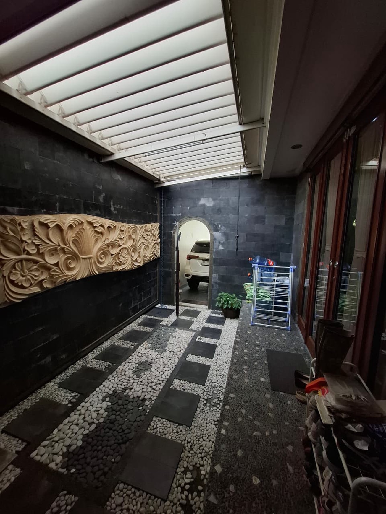 Rumah Mewah Furnish Dalam Perum Dijalan Ringroad Utara, Maguwoharjo, Depok, Sleman