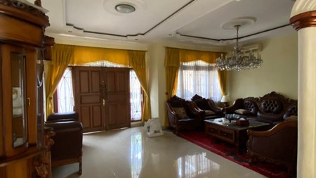 Rumah Luas 2 Lantai di Jakarta Selatan KT 6+2 KM 7+1 Surat SHM.