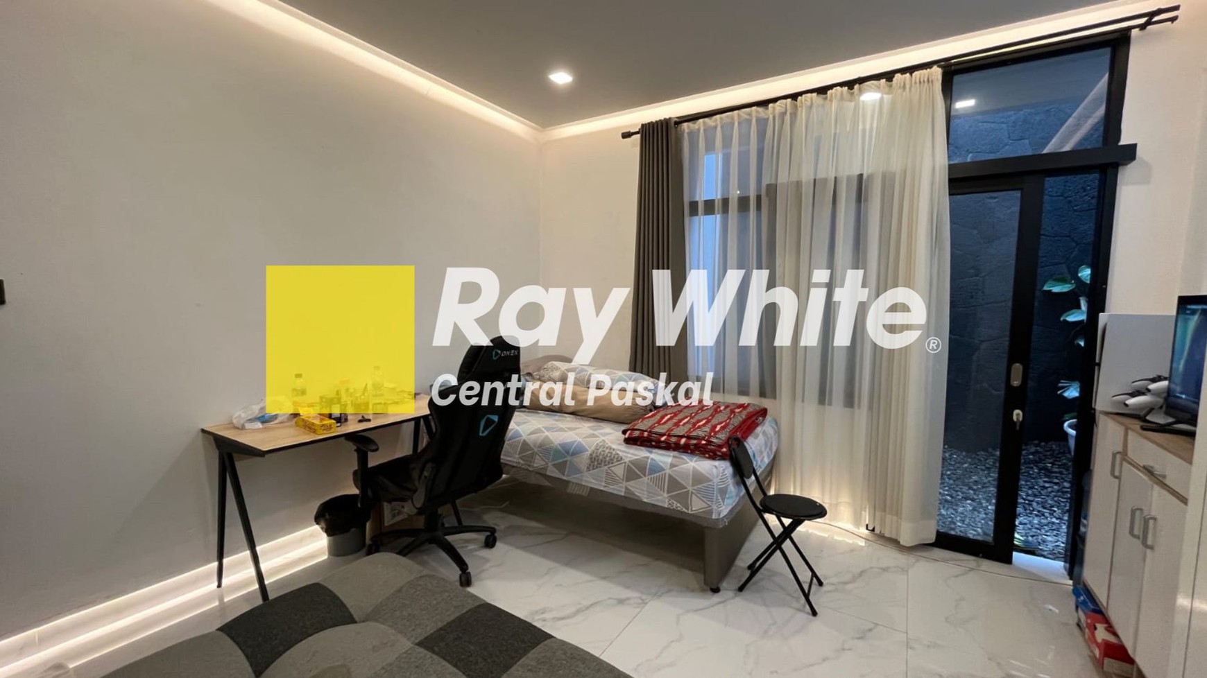 Rumah Minimalis Modern di Setra Regency Bandung