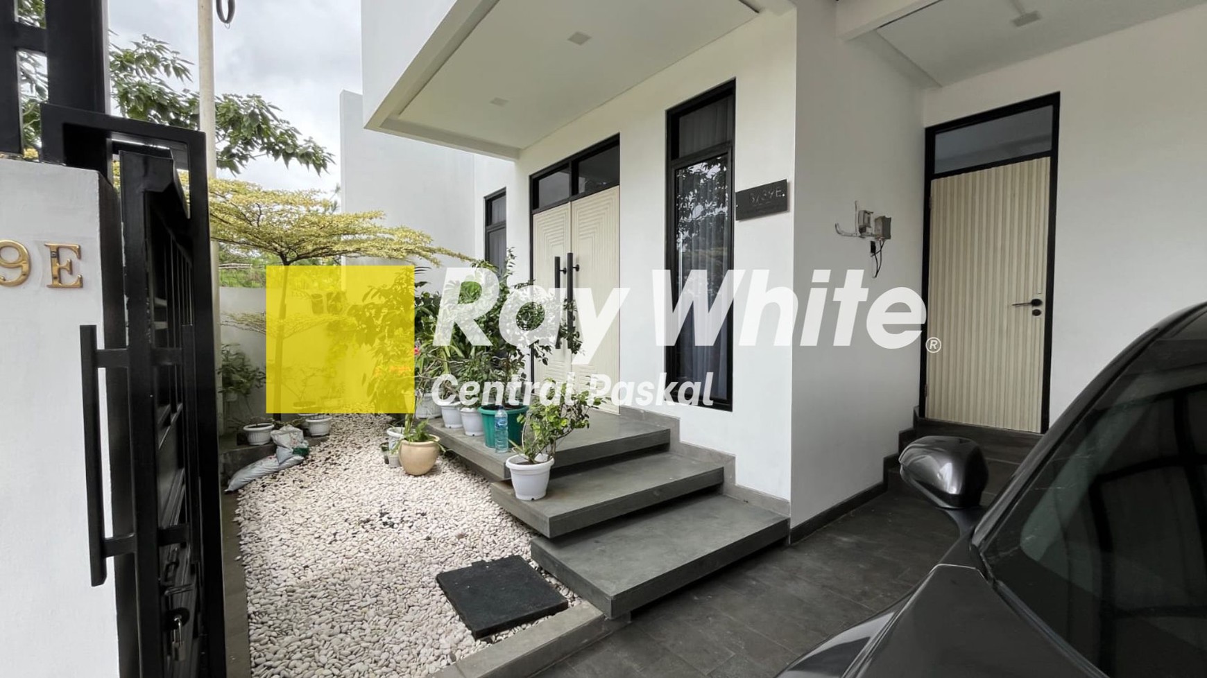 Rumah Minimalis Modern di Setra Regency Bandung