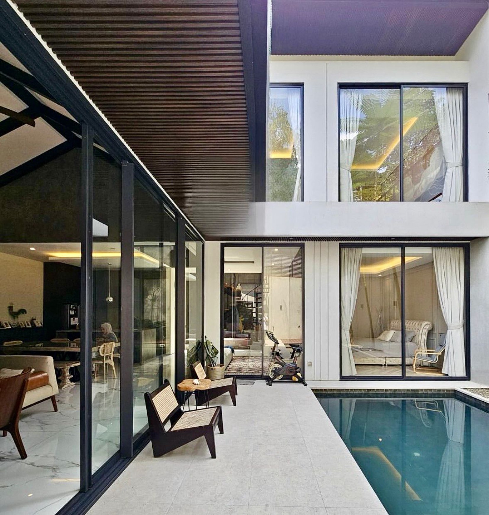 Rumah Mewah Bintaro Jaya KT 5 KM 3 dengan Luas Tanah 284 Luas Bangunan 254 Pool di dalam Surat SHM