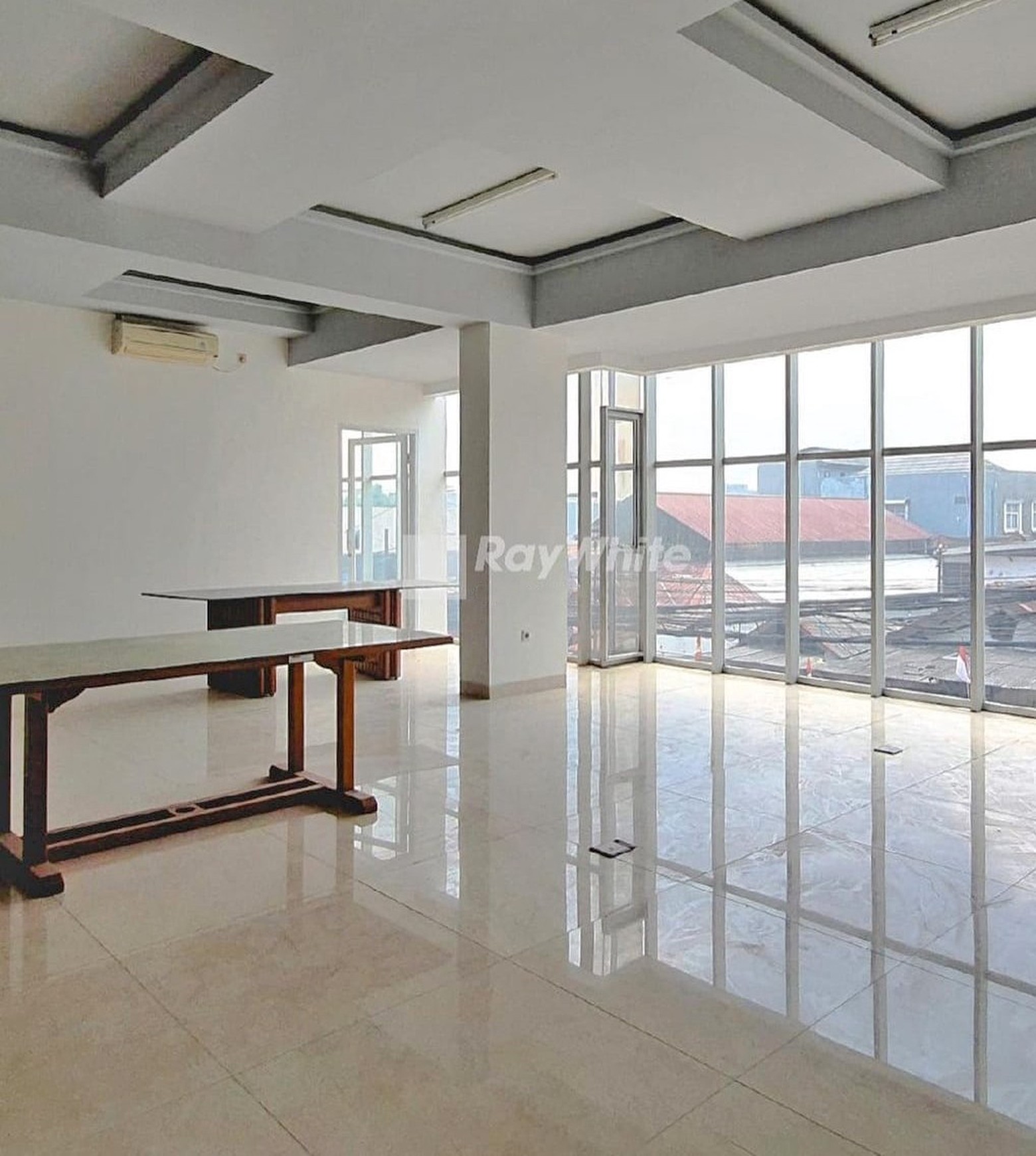 Gedung Kantor 4,5 Lantai di Kebayoran Lama Jakarta Selatan