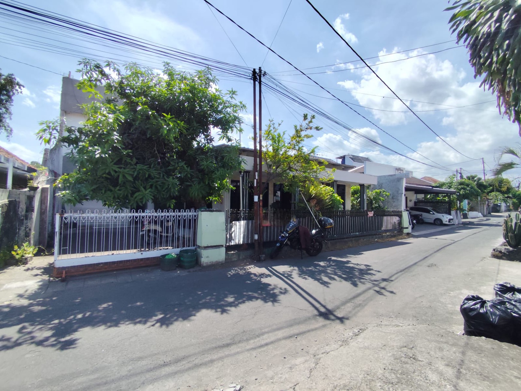 Rumah 298 Meter Tengah Kota Dekat Gembira Loka Zoo Rejowinangun, Kotagede, Yogyakarta