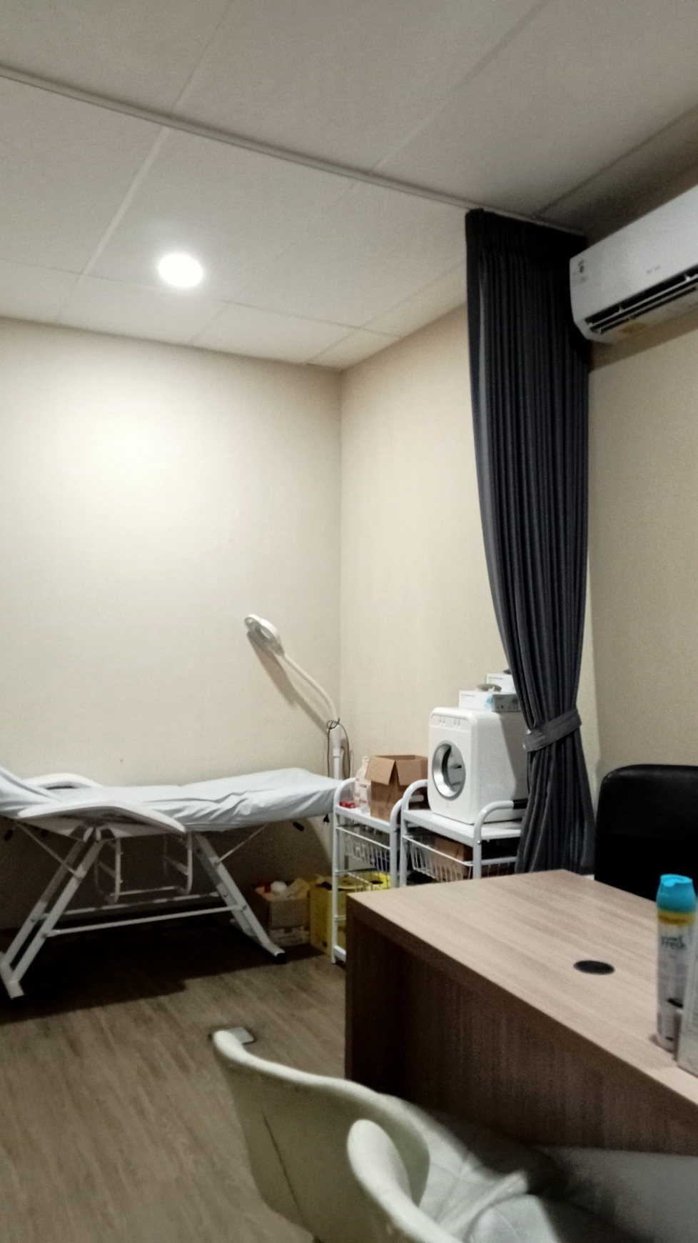 Dijual Ruko Gading Park Kelapa Gading Jakarta Utara - Hadap Nol Jalan Raya Utama - Bonus Usaha Klinik Skin Care Aktif Plus Peralatan Full Furnished Lengkap - Aktif Operasional - Parkiran Mobil Luas
