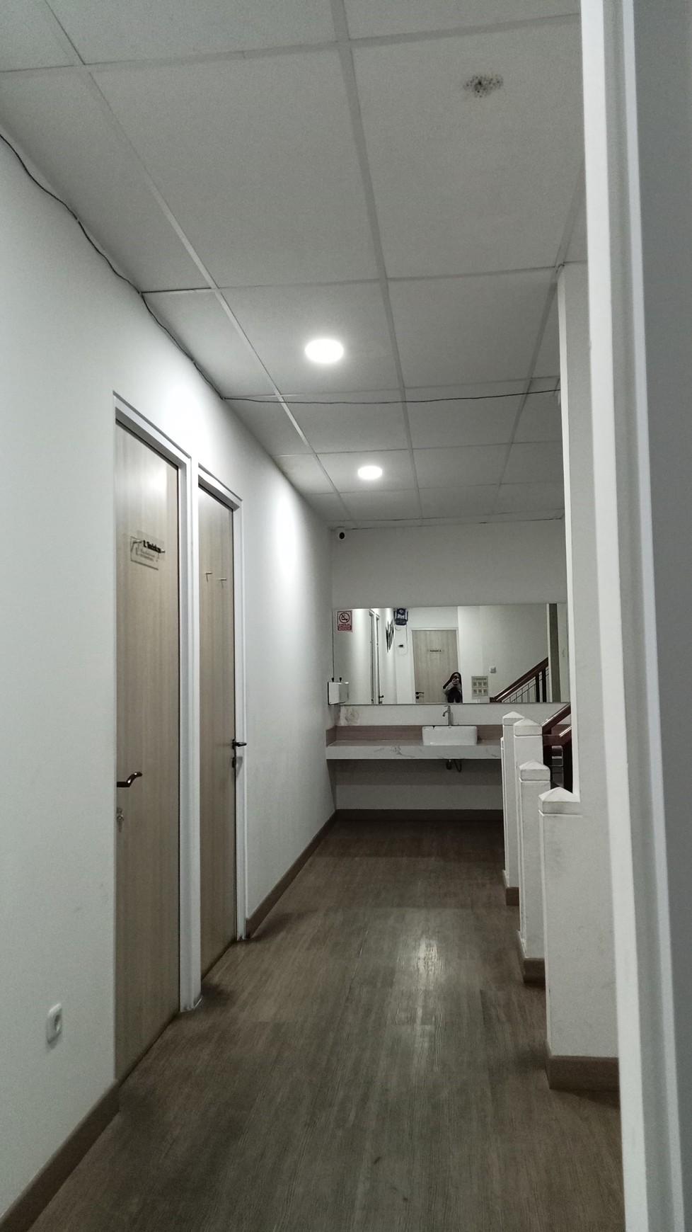 Dijual Ruko Gading Park Kelapa Gading Jakarta Utara - Hadap Nol Jalan Raya Utama - Bonus Usaha Klinik Skin Care Aktif Plus Peralatan Full Furnished Lengkap - Aktif Operasional - Parkiran Mobil Luas