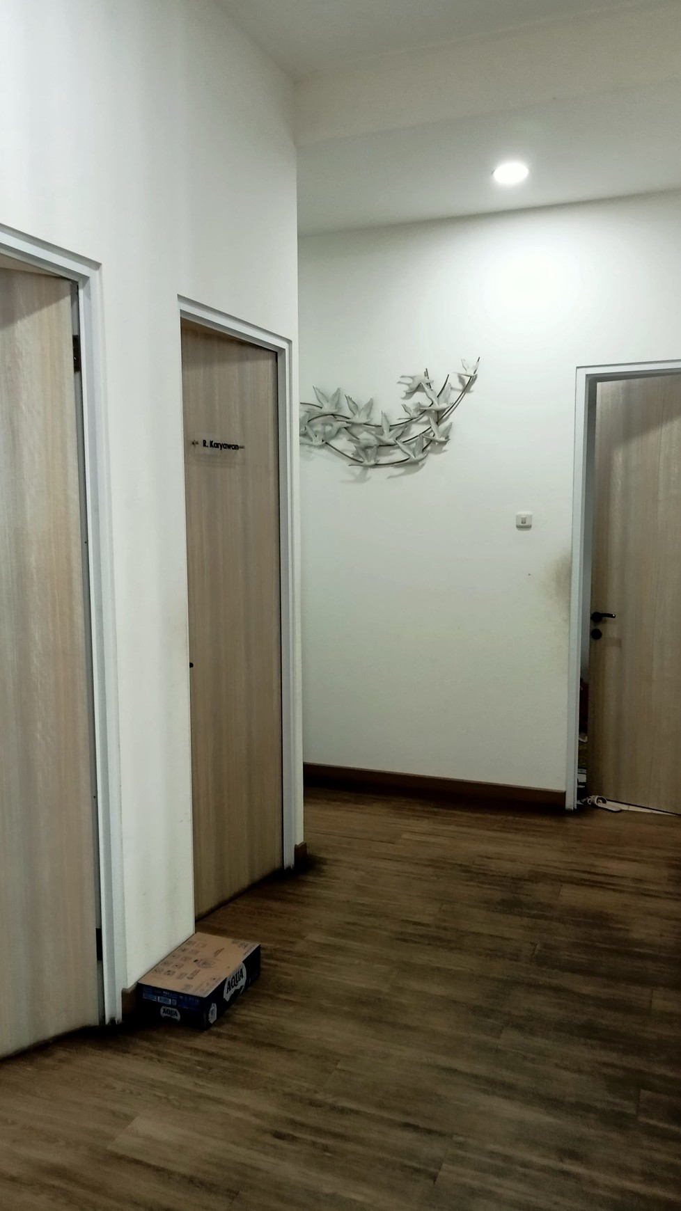 Dijual Ruko Gading Park Kelapa Gading Jakarta Utara - Hadap Nol Jalan Raya Utama - Bonus Usaha Klinik Skin Care Aktif Plus Peralatan Full Furnished Lengkap - Aktif Operasional - Parkiran Mobil Luas