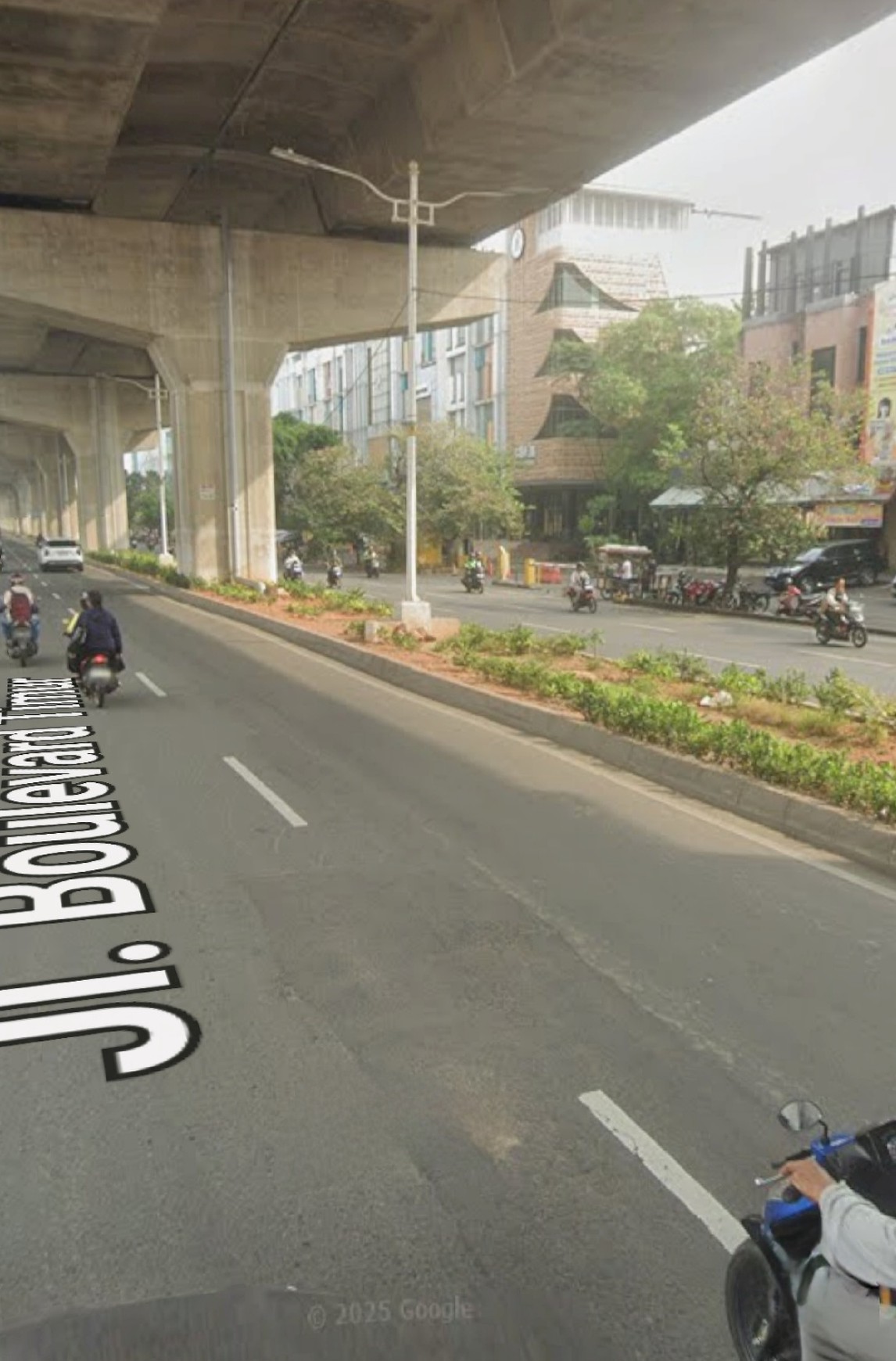 Dijual Ruko Gading Park Kelapa Gading Jakarta Utara - Hadap Nol Jalan Raya Utama - Bonus Usaha Klinik Skin Care Aktif Plus Peralatan Full Furnished Lengkap - Aktif Operasional - Parkiran Mobil Luas