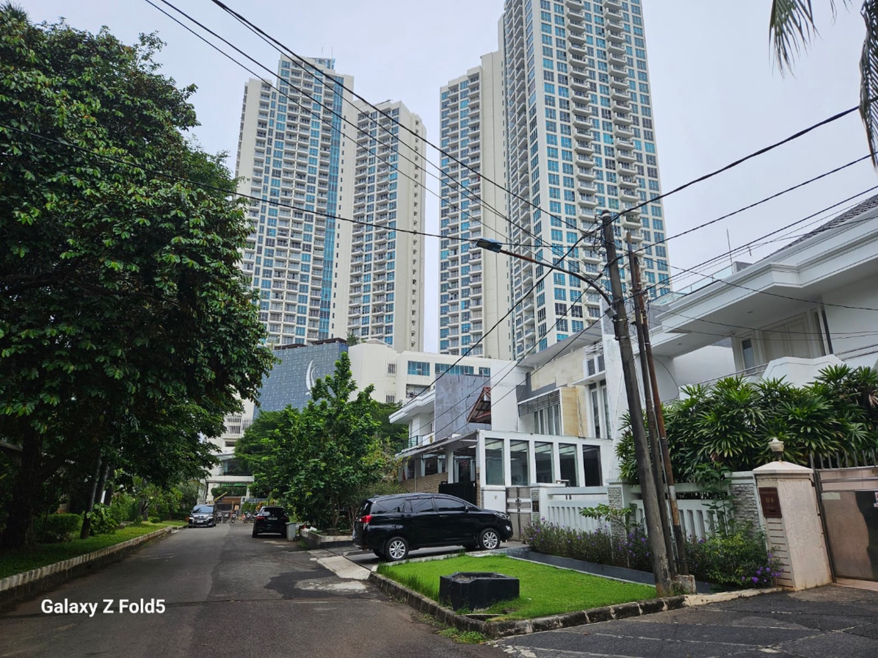 Rumah asri Ancol timur