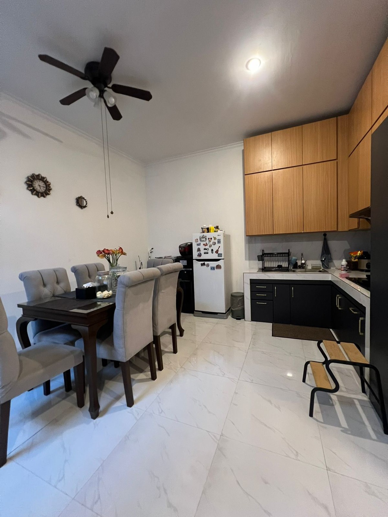 RUMAH DEKAT PINTU TOL CIPUTAT