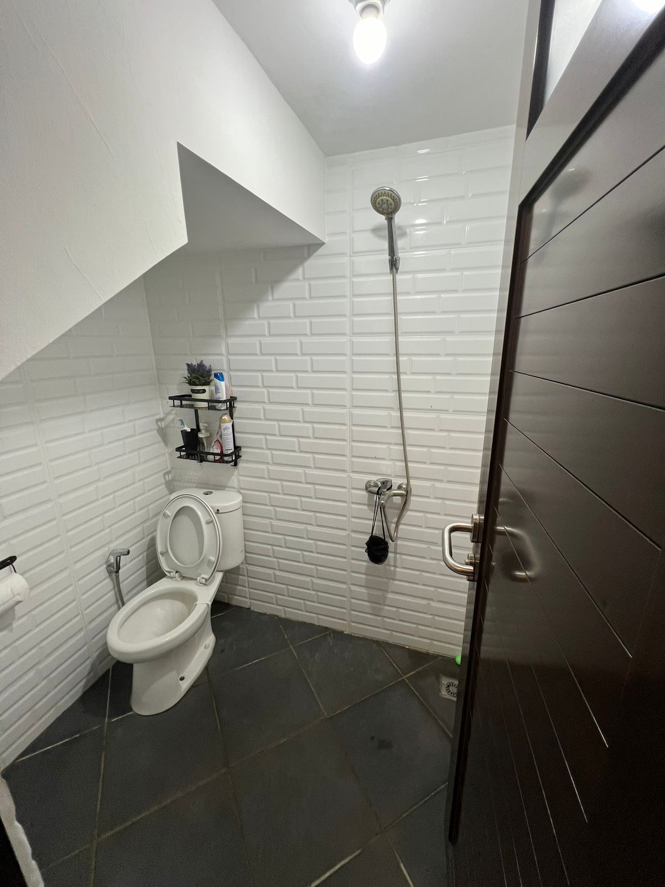 RUMAH DEKAT PINTU TOL CIPUTAT