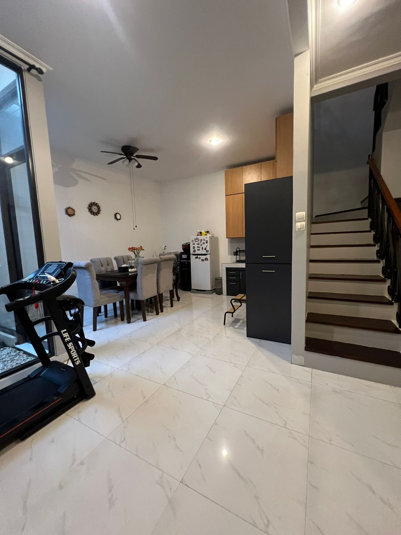 RUMAH DEKAT PINTU TOL CIPUTAT