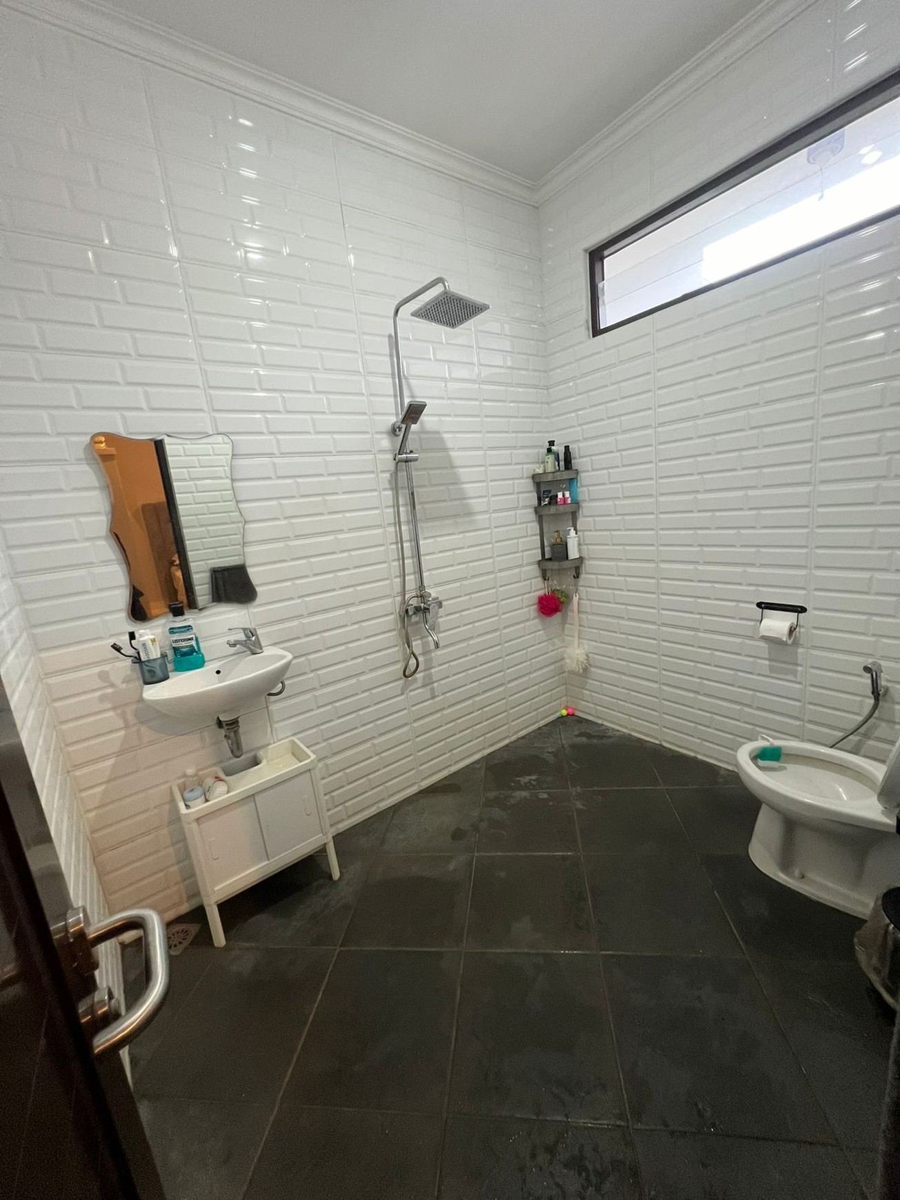 RUMAH DEKAT PINTU TOL CIPUTAT