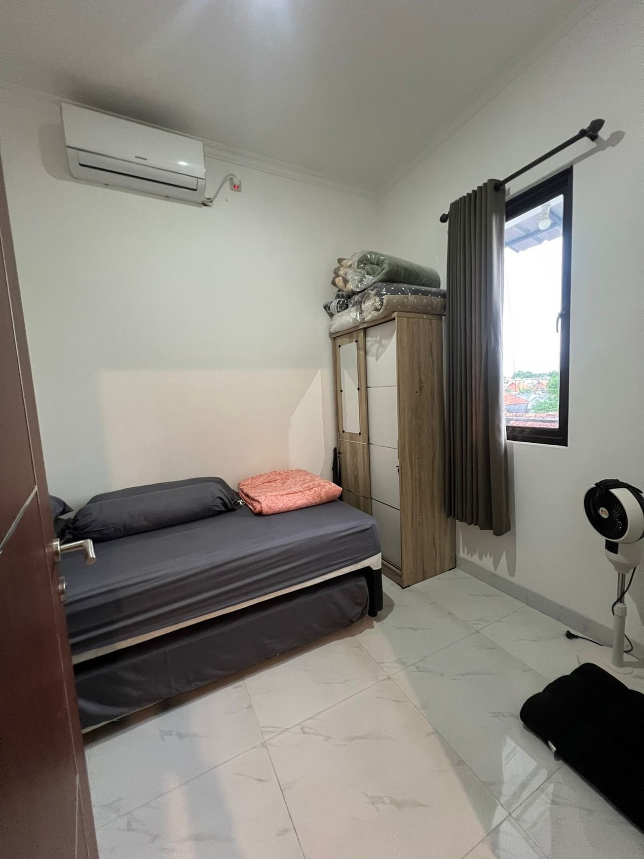 RUMAH DEKAT PINTU TOL CIPUTAT