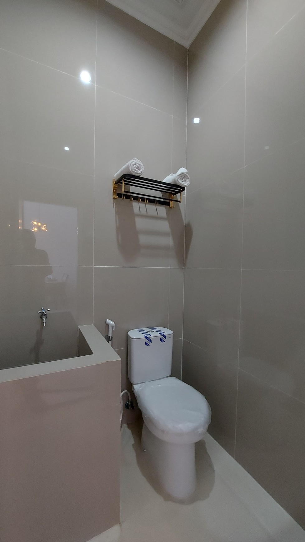 Miliki Rumah Modern di Wisata Semanggi - 3 Kamar Tidur, Lingkungan Asri