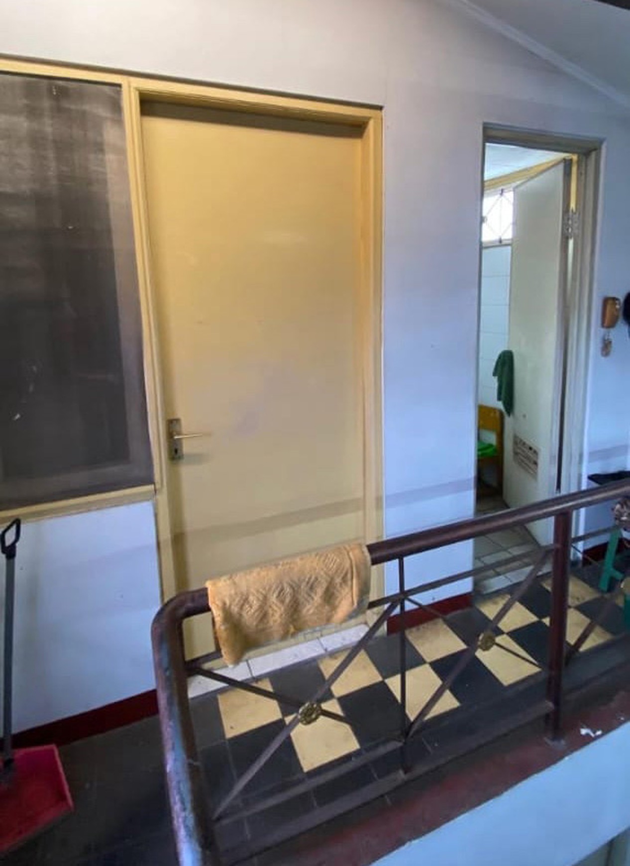 Rumah Siap Huni 2 Lantai KT 2+1 KM 2+1 dengan Hunian Nyaman dan Asri di Ciputat