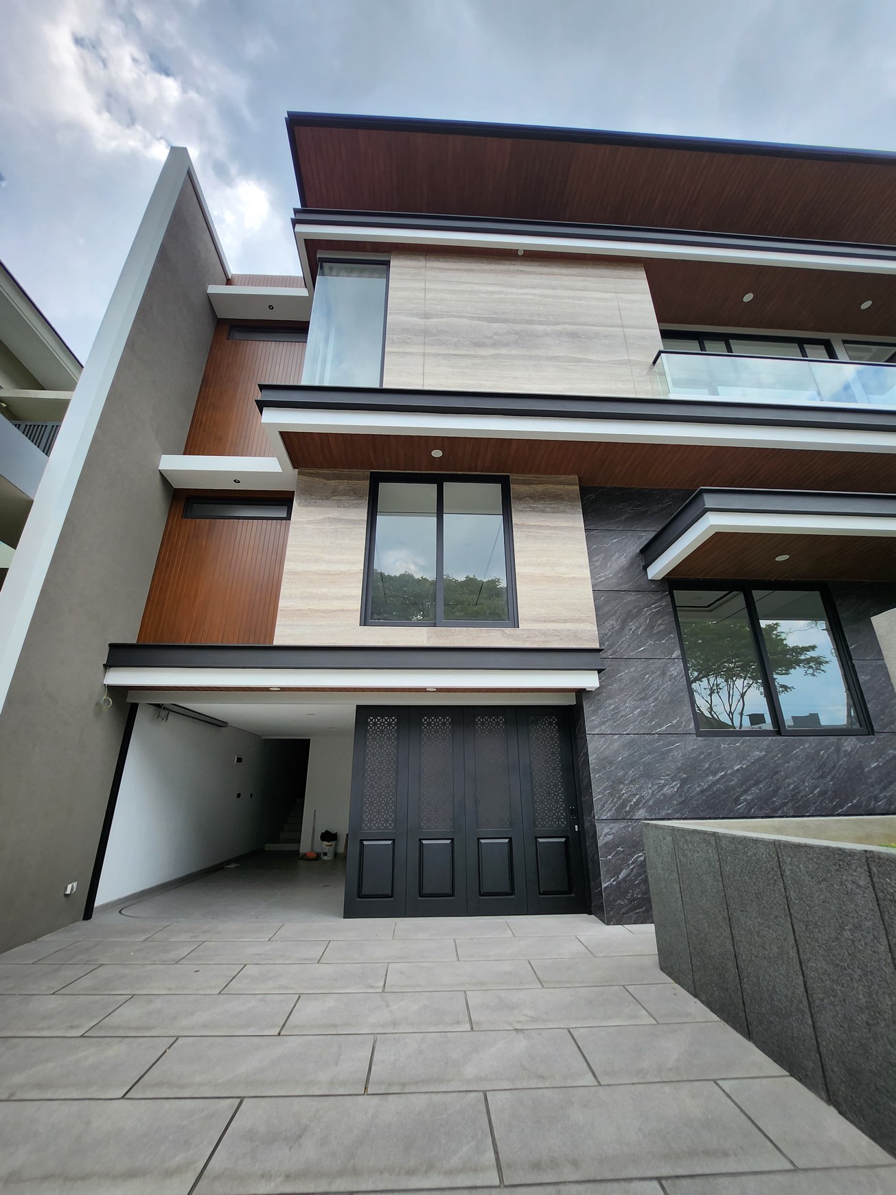 Dijual Rumah Baru Newton Hill Citraland Surabaya Lokasi Premium Dekat Pakuwon Indah, Graha Family, Dian Istana, Pakuwon Mall