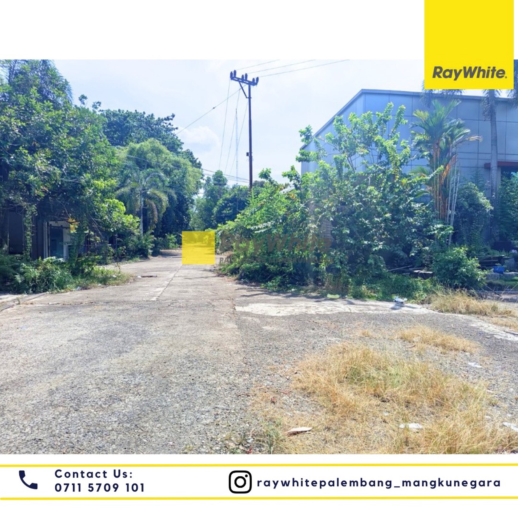 Kantor dan Pabrik dekat Sungai Musi